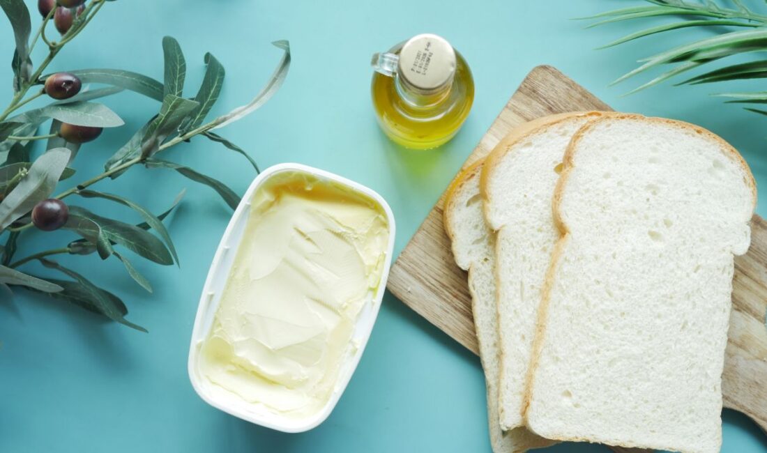 Mutfakta kullanılan zeytinyağı ve tereyağının hangisinin daha sağlıklı olduğu yıllardır