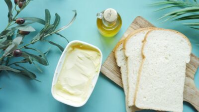 Mutfakta kullanılan zeytinyağı ve tereyağının hangisinin daha sağlıklı olduğu yıllardır